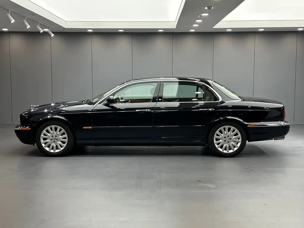 Jaguar XJ — миниатюра 8