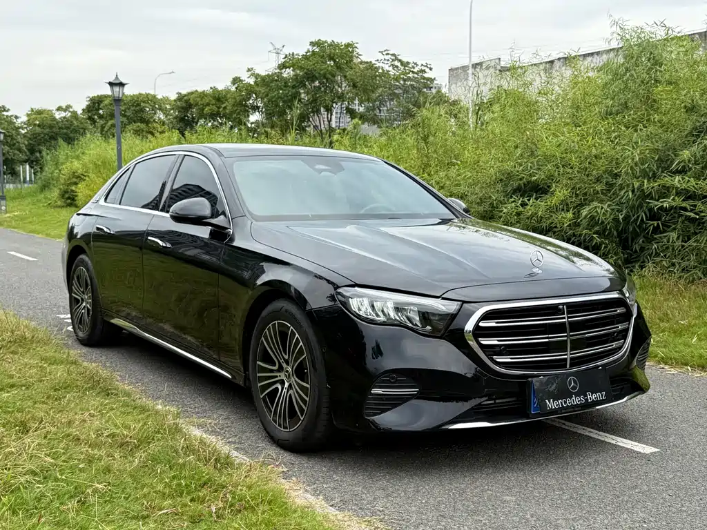 Mercedes-Benz E-Class — миниатюра 3