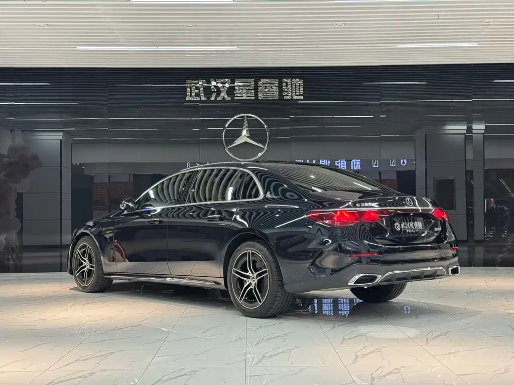 Mercedes-Benz E-Class — миниатюра 7