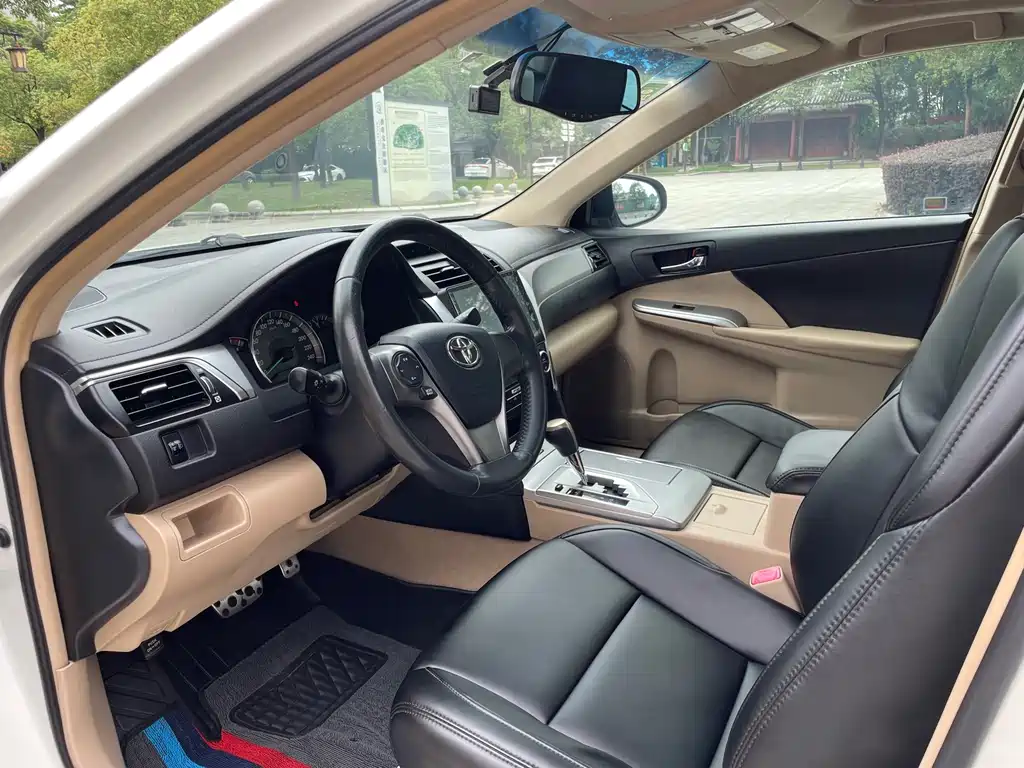 Toyota Camry 2012 2.0S