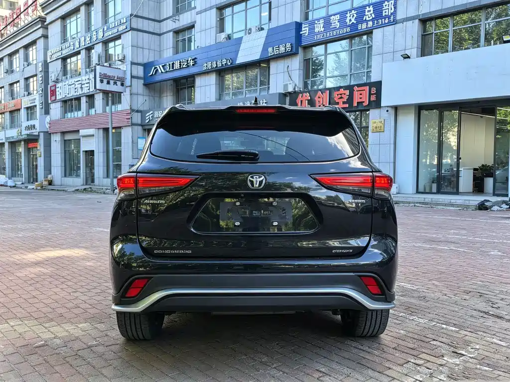 Toyota Crown Kluger — миниатюра 6