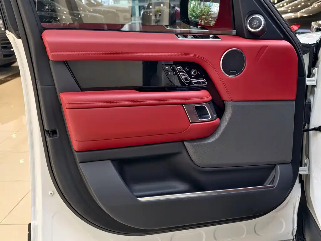 Land Rover Range Rover — миниатюра 4