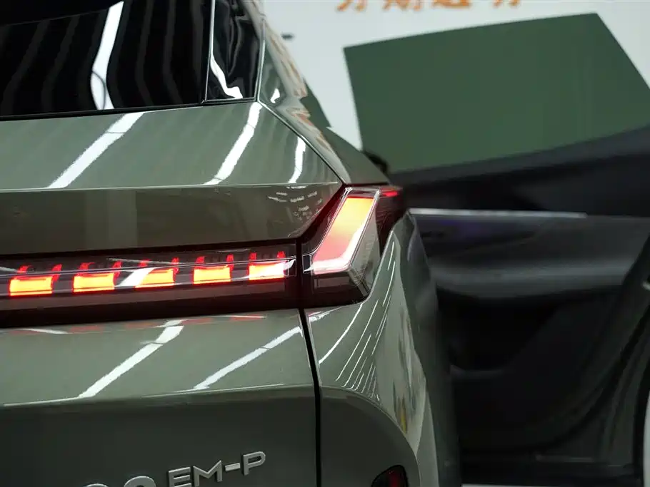 Lynk & Co 08 EM-P 2023 220km Halo