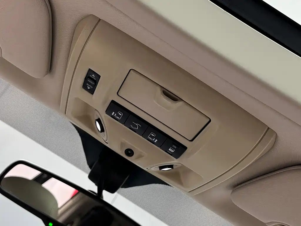 Chrysler Grand Voyager (Import) — миниатюра 25
