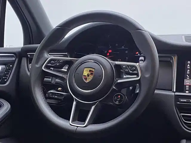 Porsche Macan — миниатюра 11