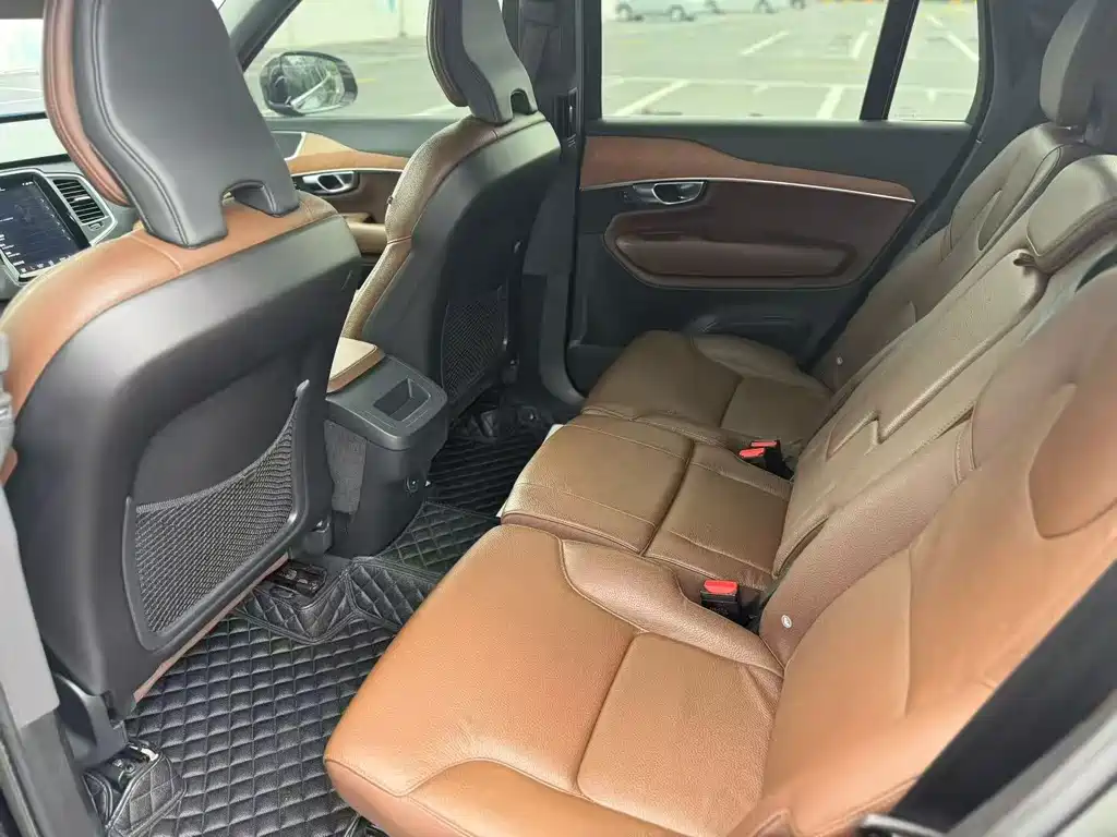 Volvo XC90 — миниатюра 7