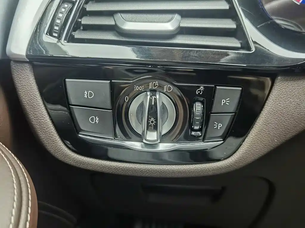 BMW 5 Series — миниатюра 21