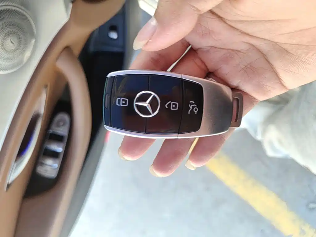 Mercedes-Benz E-Class — миниатюра 13