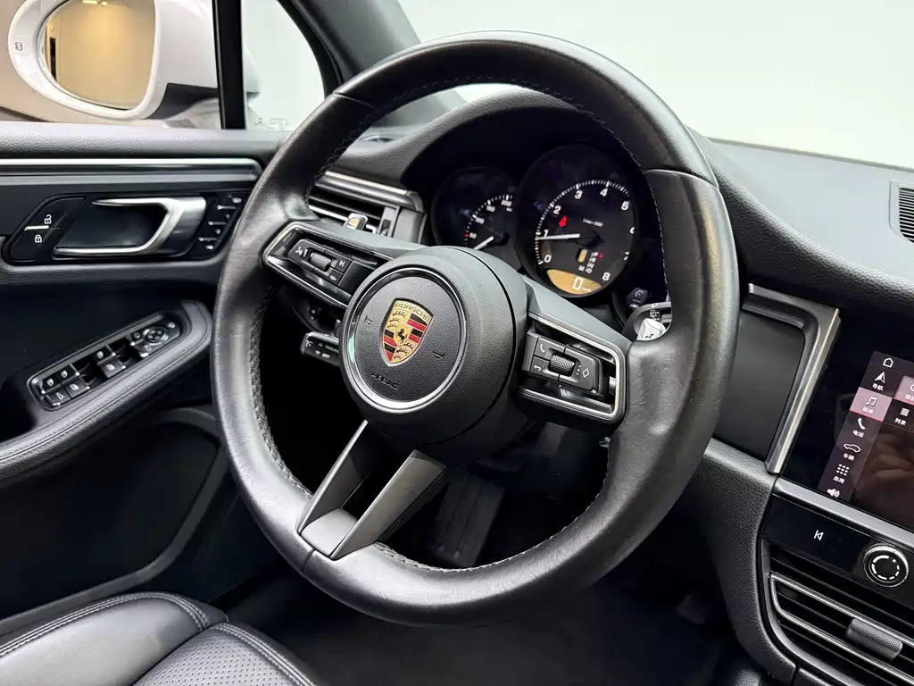 Porsche Macan — миниатюра 13