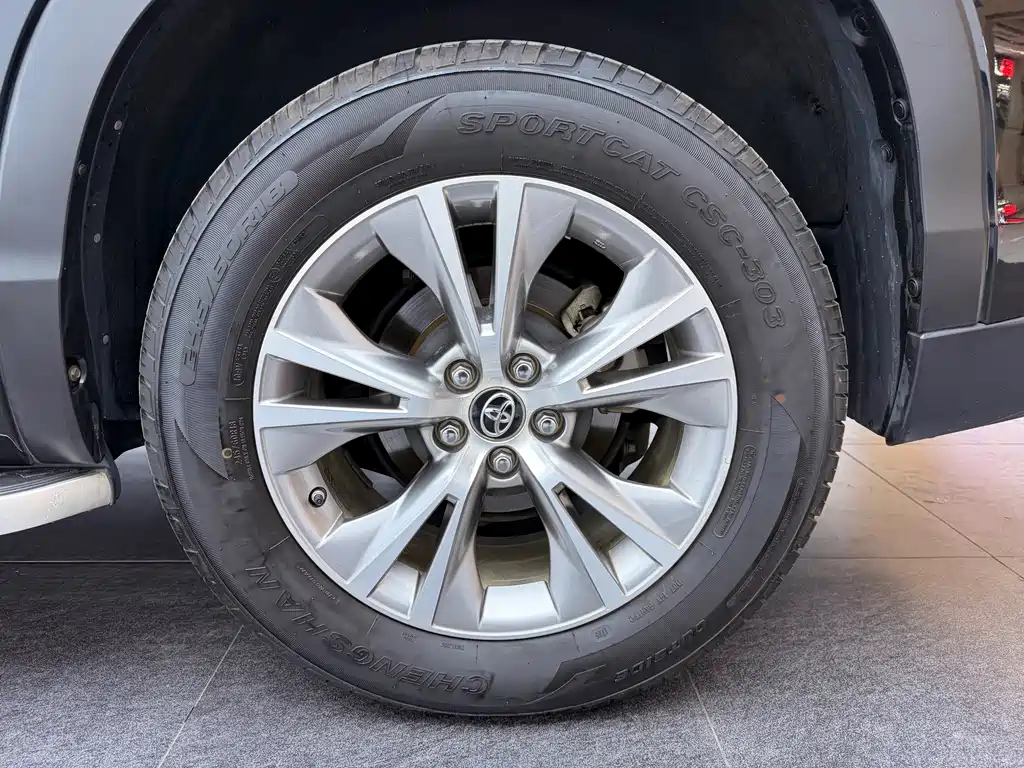 Toyota Highlander — миниатюра 18