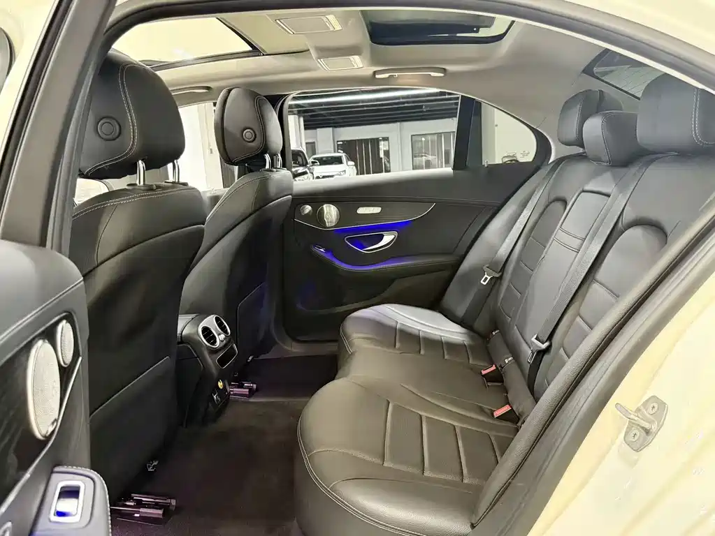 Mercedes-Benz C-Class — миниатюра 7