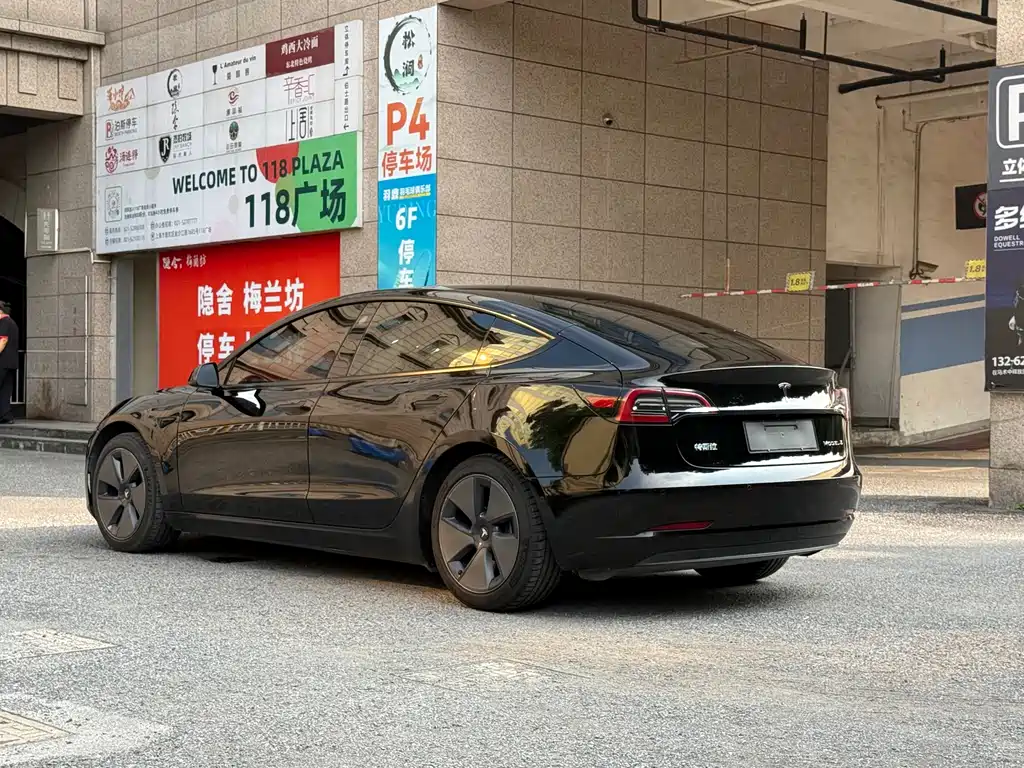 Tesla Model 3 — миниатюра 6