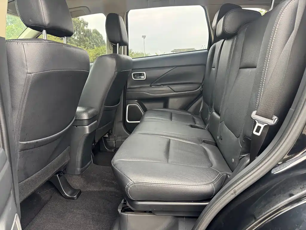 Mitsubishi Outlander — миниатюра 14