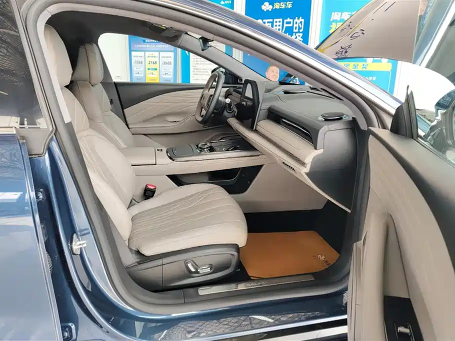 Geely Galaxy Galaxy 8 8 2025 130km EM-P