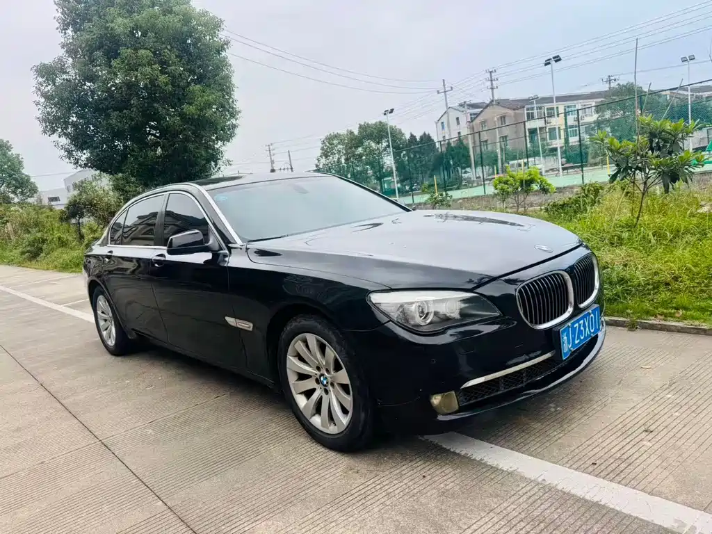 BMW 7 Series — миниатюра 2