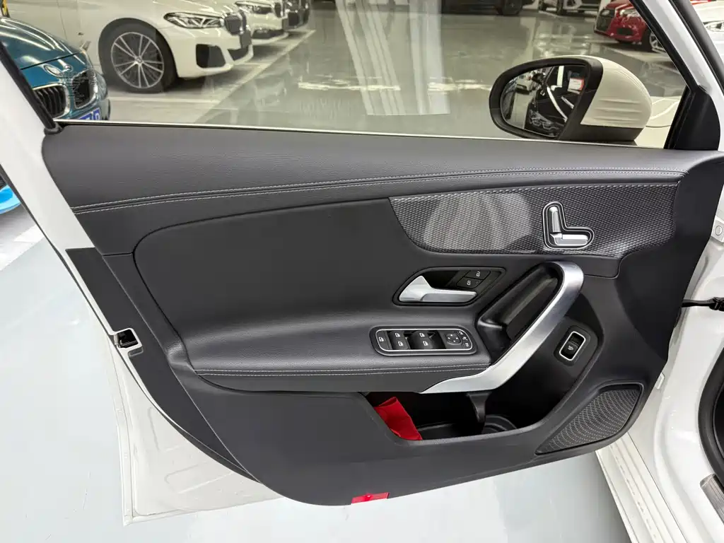 Mercedes-Benz A-Class — миниатюра 6