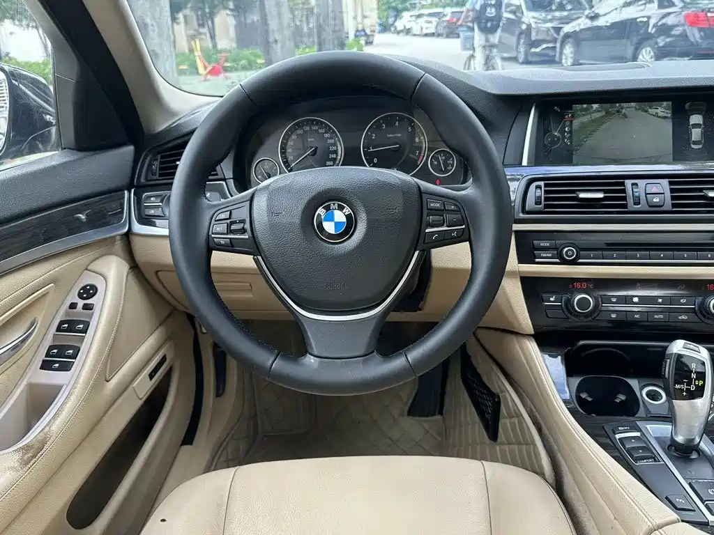 BMW 5 Series — миниатюра 4