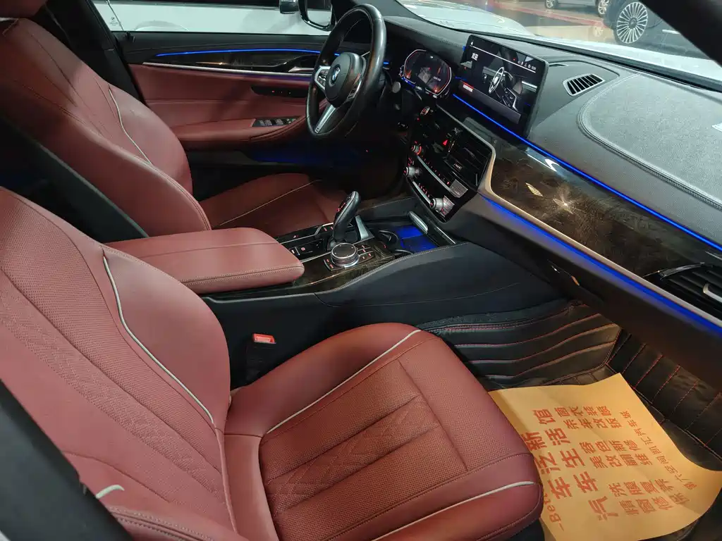 BMW 5 Series — миниатюра 13