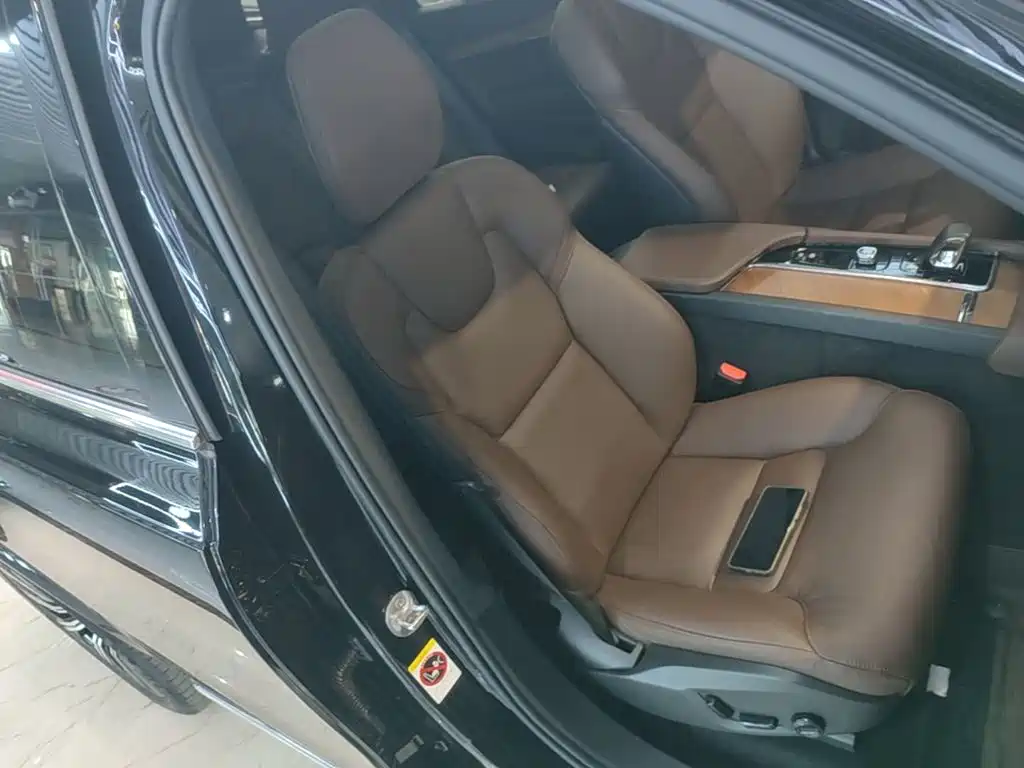 Volvo XC90 — миниатюра 25