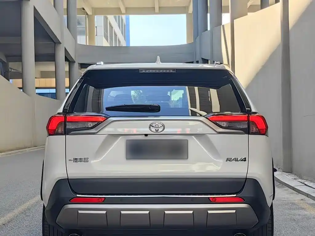 Toyota RAV4 — миниатюра 12