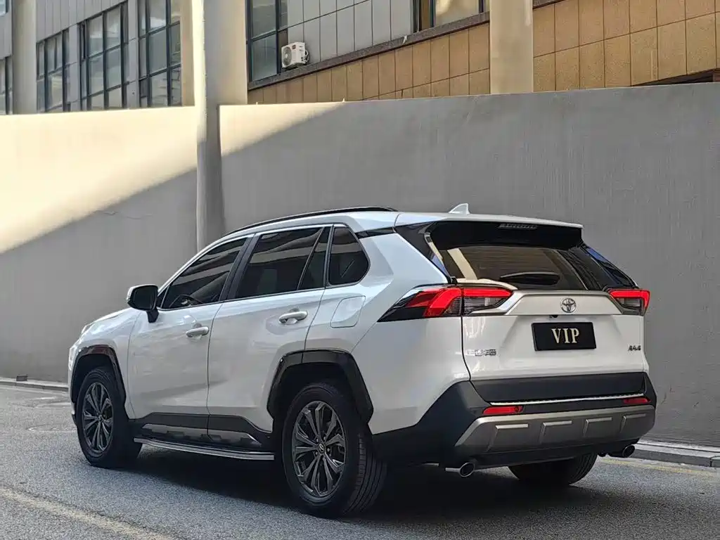 Toyota RAV4 — миниатюра 9
