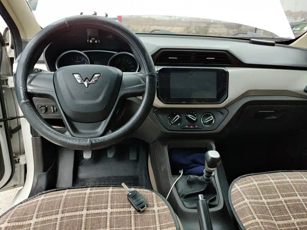Wuling Hongguang — миниатюра 5