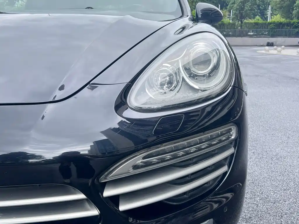 Porsche Cayenne — миниатюра 9