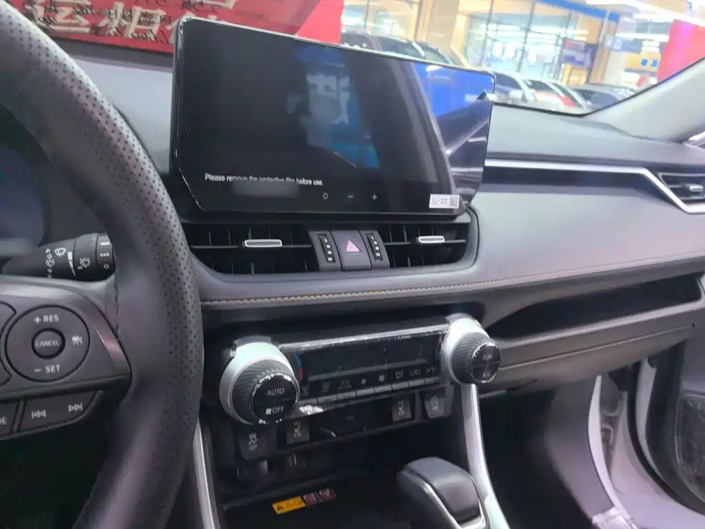 Toyota RAV4 — миниатюра 7