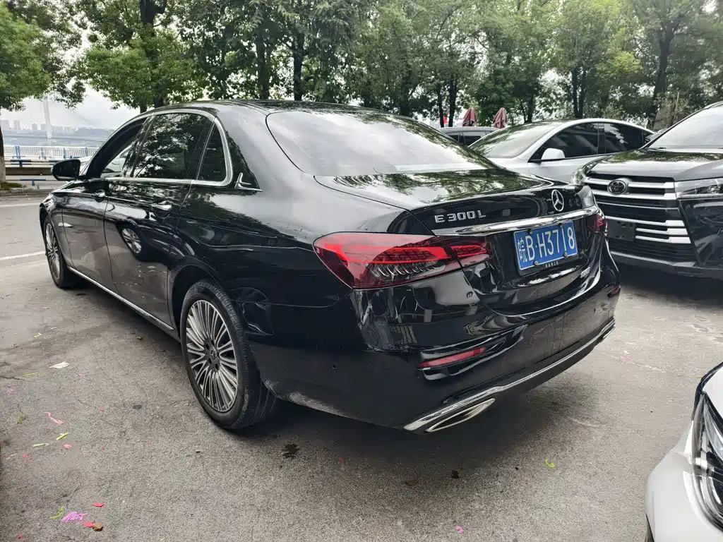Mercedes-Benz E-Class — миниатюра 7