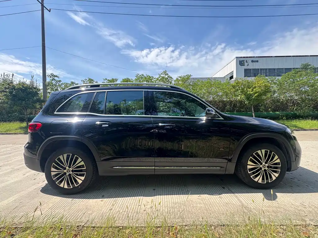 Mercedes-Benz EQB — миниатюра 11