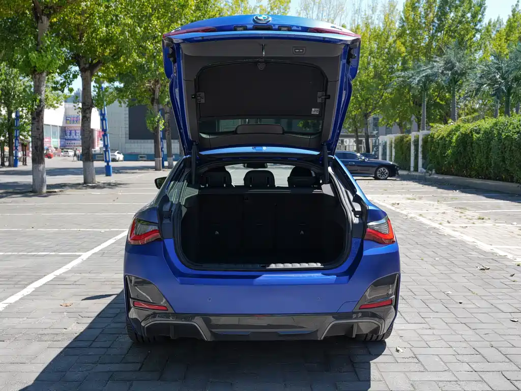 BMW i4 — миниатюра 9