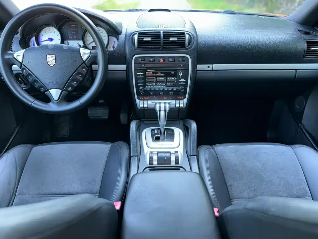Porsche Cayenne — миниатюра 7