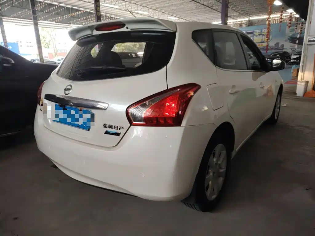 Nissan Tiida — миниатюра 7