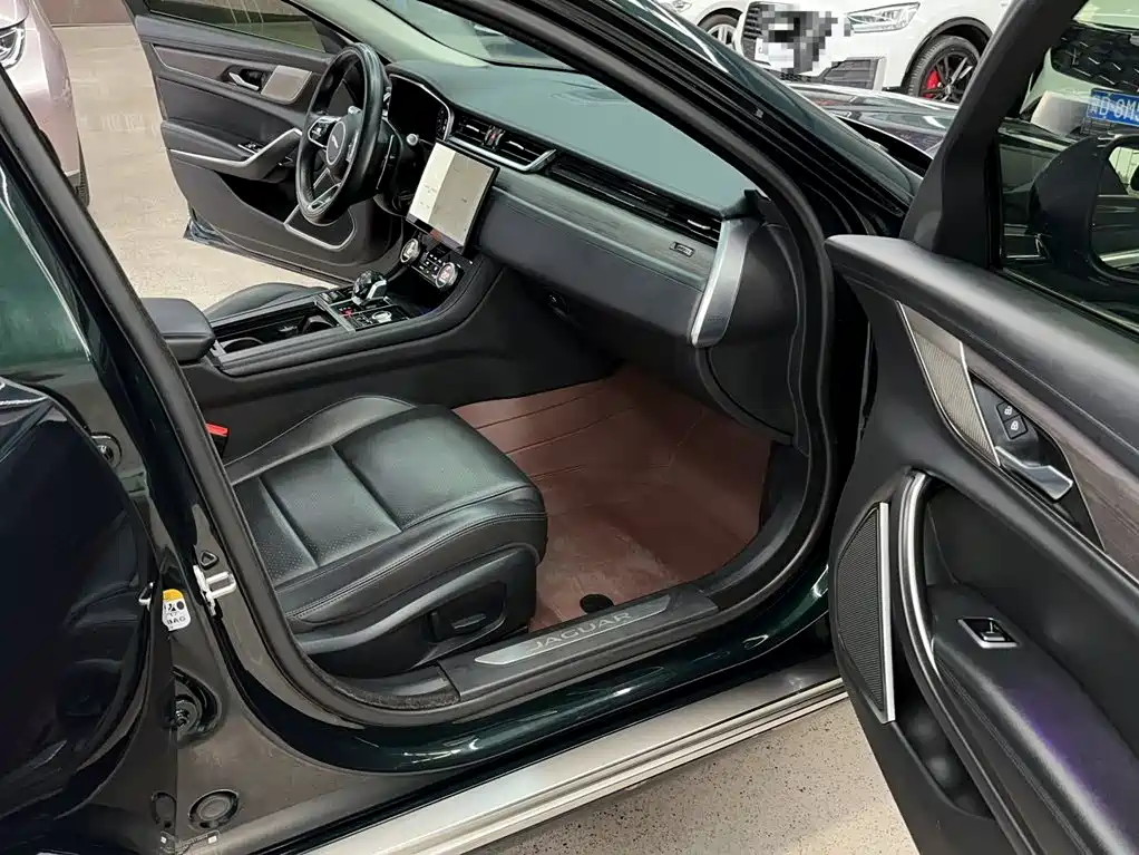 Jaguar XFL — миниатюра 5