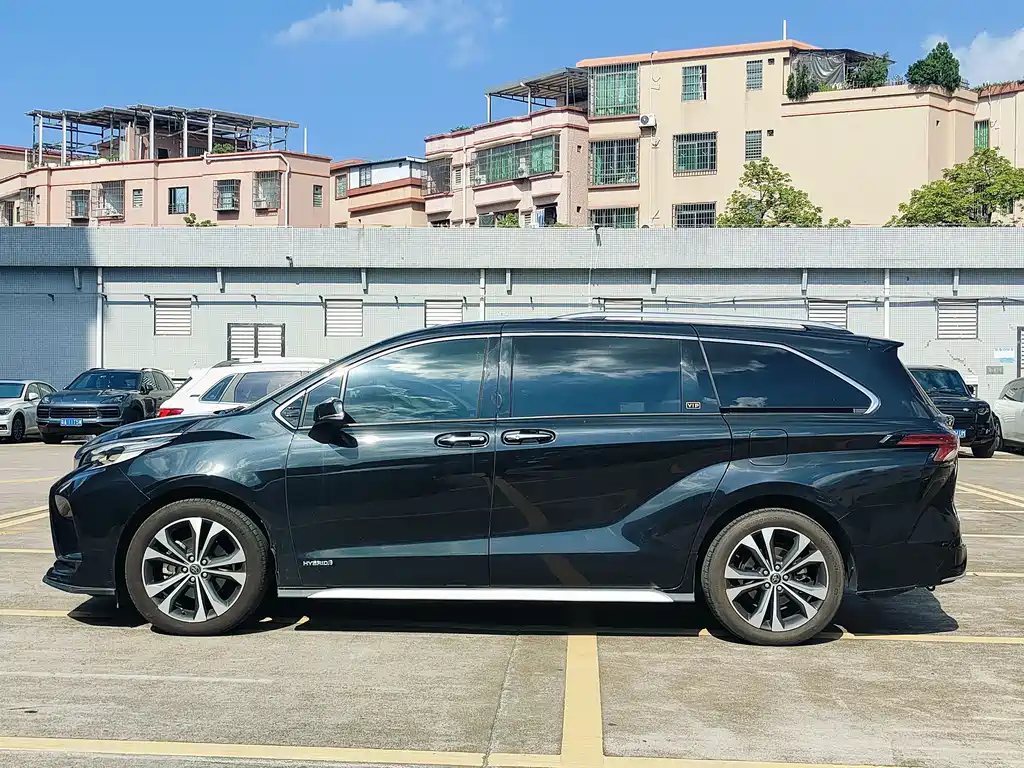 Toyota Granvia 2023 2.5L Flagship VIP
