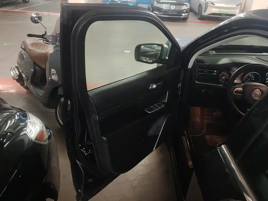 Jeep Grand Commander — миниатюра 7