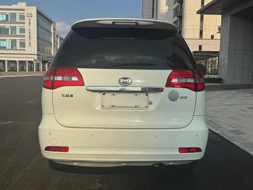 BYD M6 — миниатюра 4