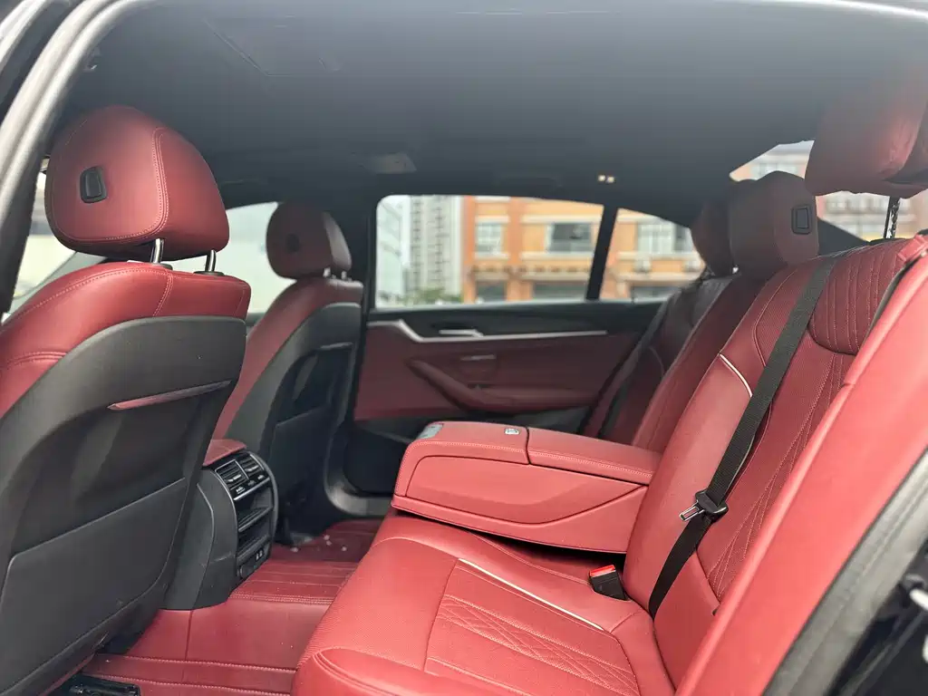 BMW 5 Series — миниатюра 8