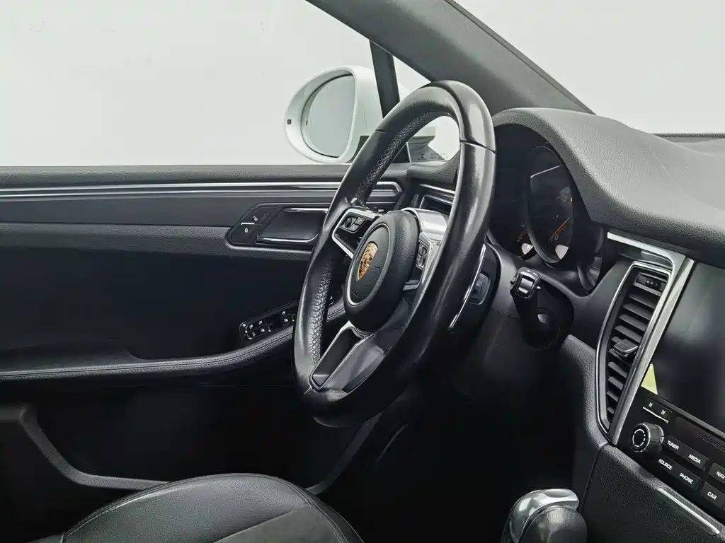 Porsche Macan — миниатюра 22