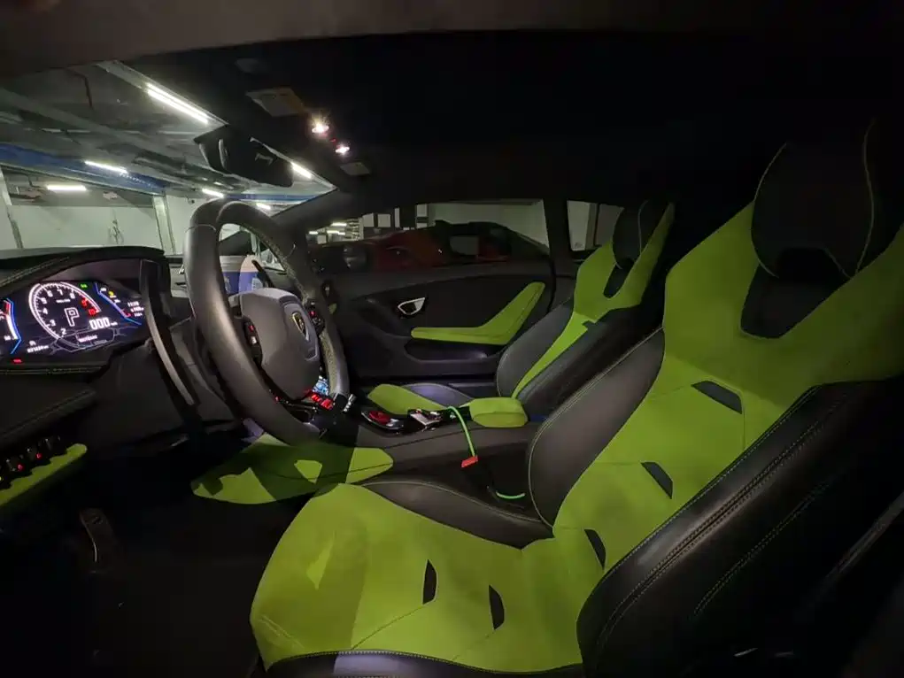 LAMBORGHINI HURACÁN