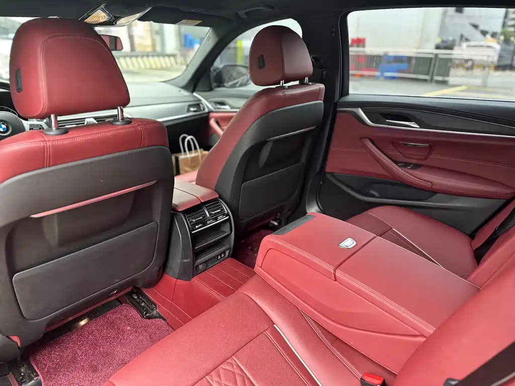 BMW 5 Series — миниатюра 9