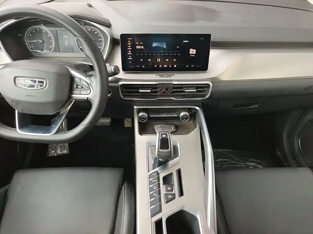 Geely Binyue — миниатюра 13