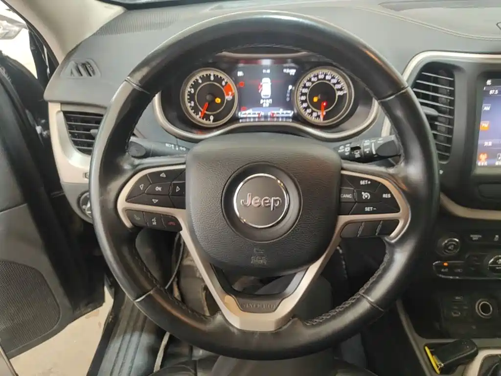 Jeep Cherokee — миниатюра 11