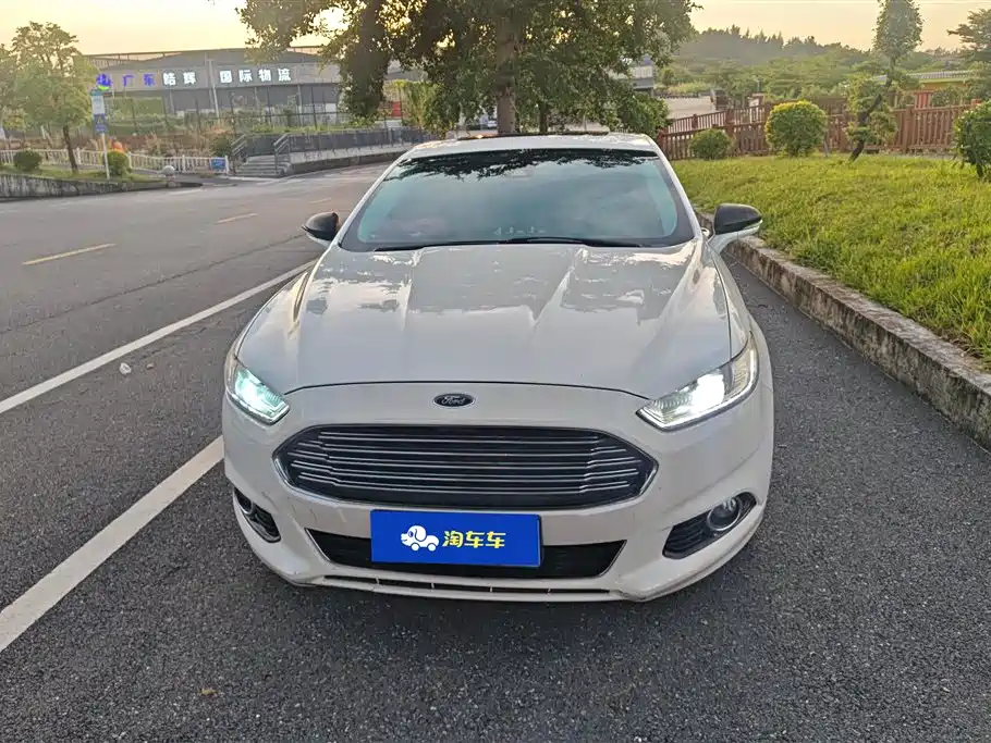 Ford Mondeo 2013 2.0L GTDi200 Fashion