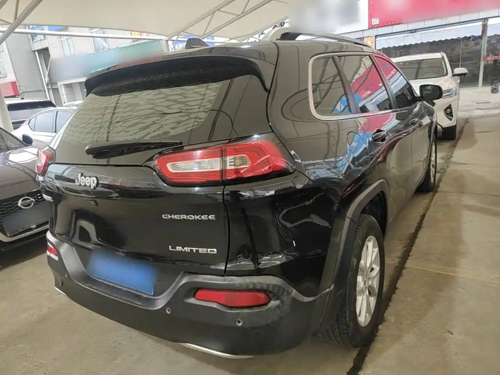 Jeep Cherokee — миниатюра 7