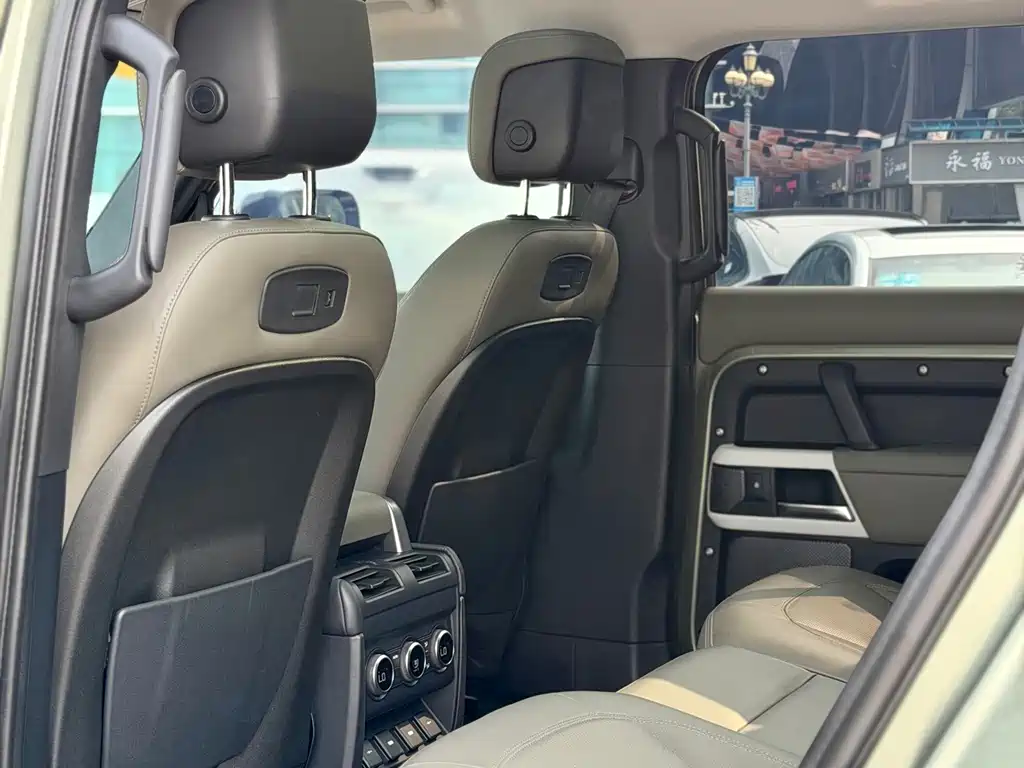 Land Rover Defender — миниатюра 13