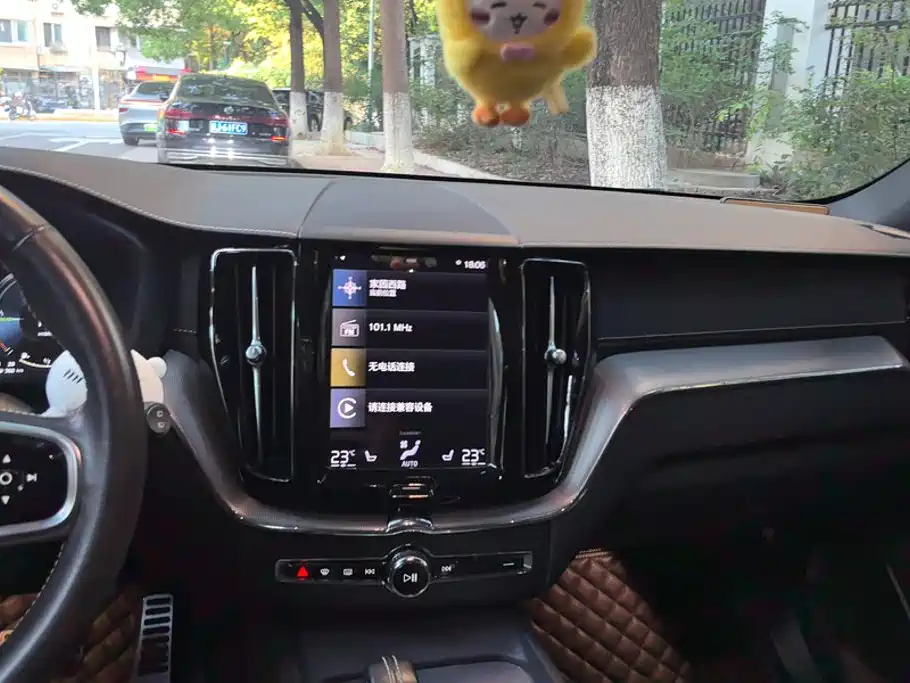 Volvo XC60 PHEV — миниатюра 13