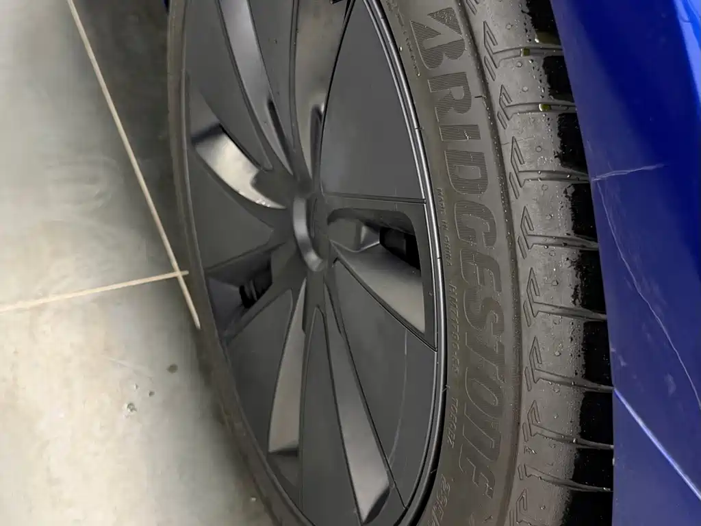 Tesla Model 3 — миниатюра 11