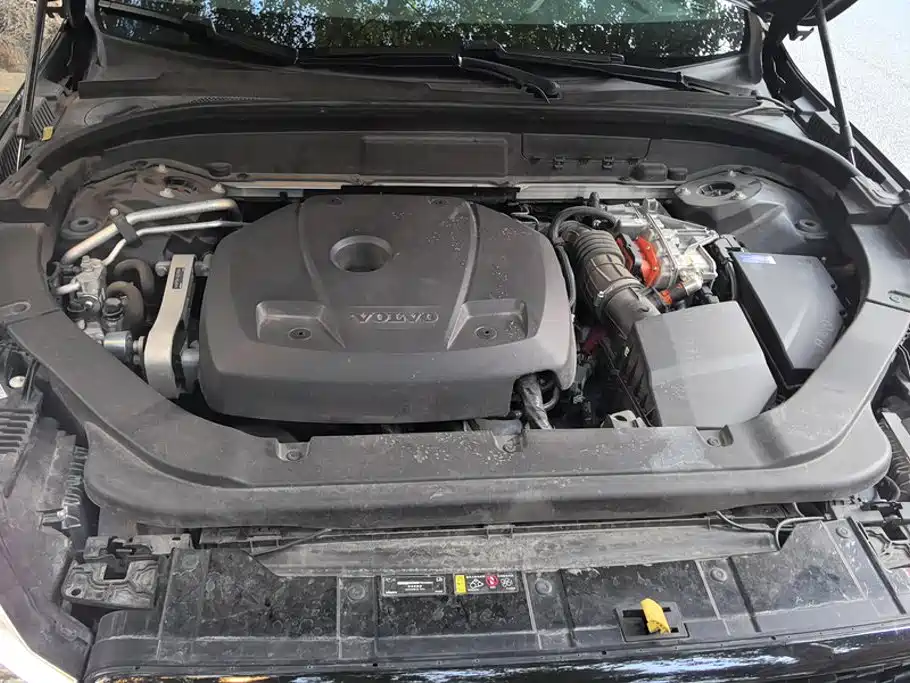 Volvo XC60 PHEV — миниатюра 10