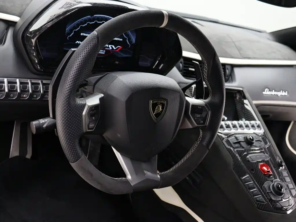 Lamborghini Aventador — миниатюра 6